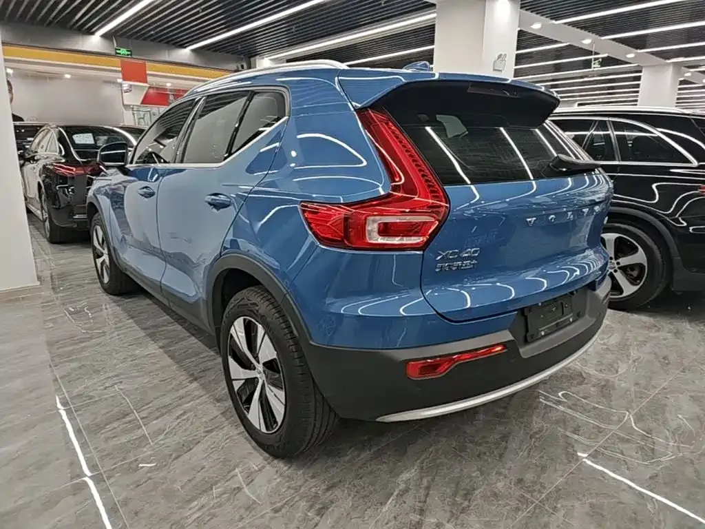 Volvo XC40 — фото 9