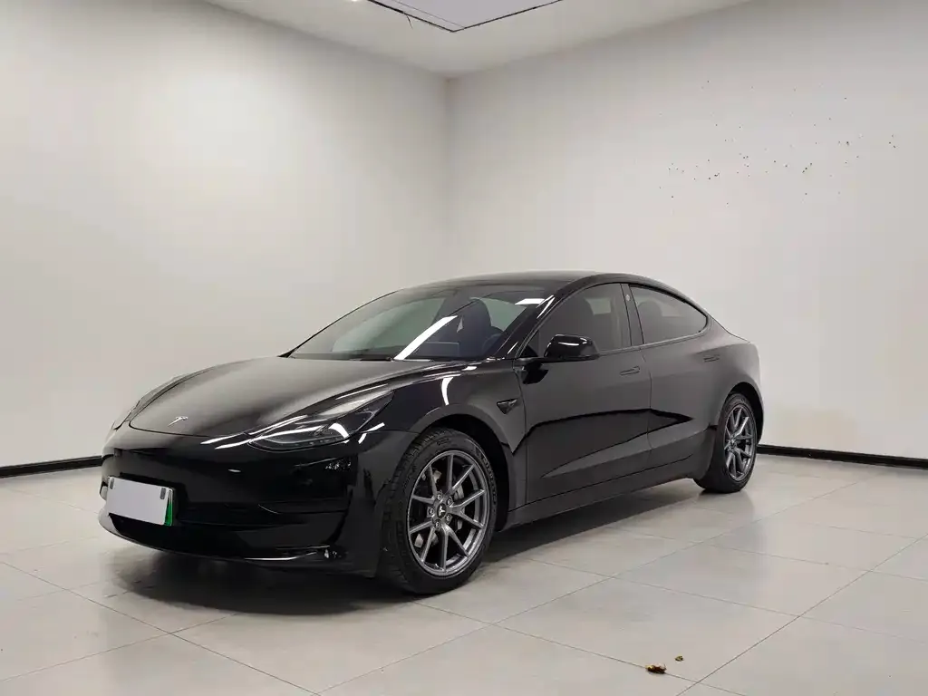 Tesla Model 3 — фото 1