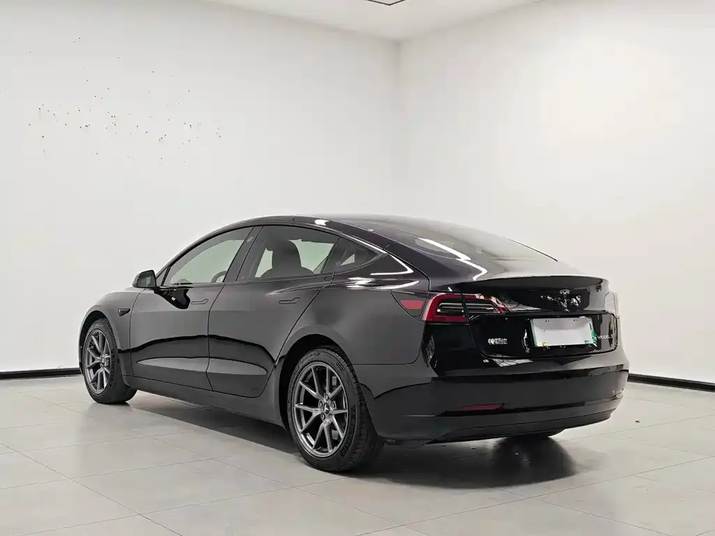 Tesla Model 3 — фото 10
