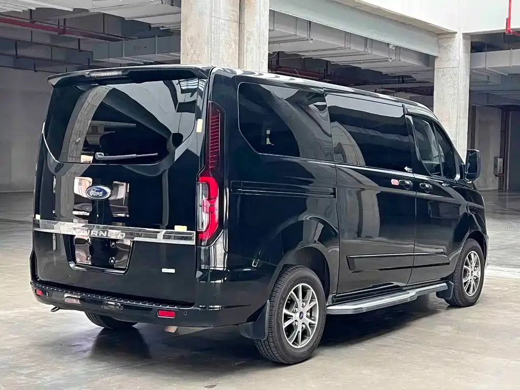 Ford Tourneo — фото 3