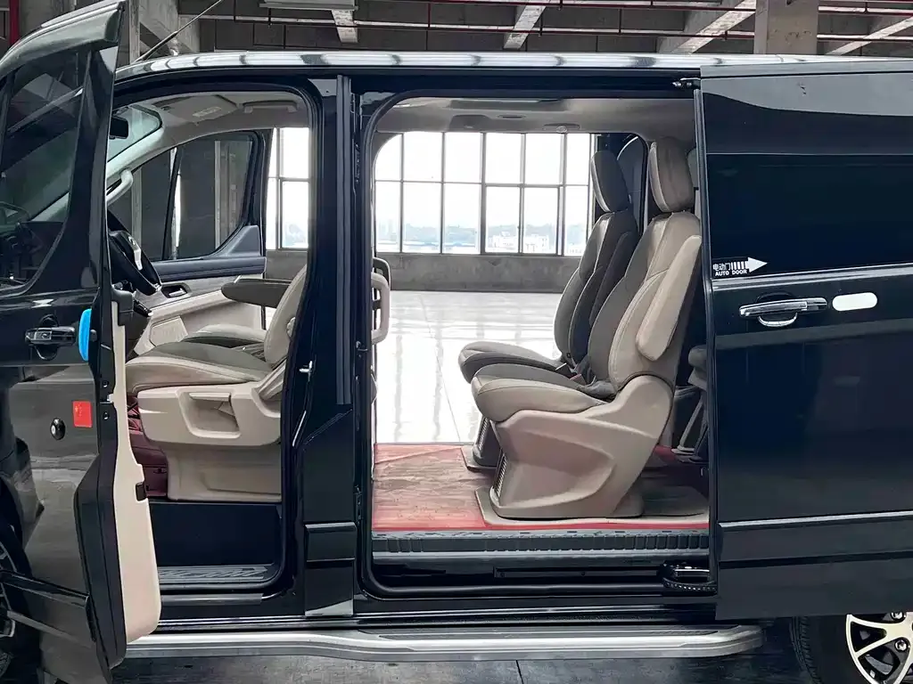 Ford Tourneo — фото 9