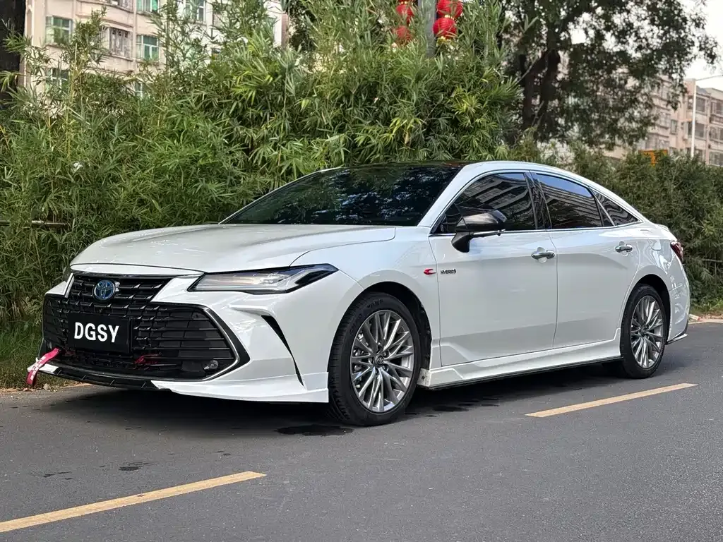 Toyota Avalon — фото 1