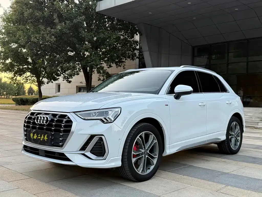 Audi Q3 — фото 1