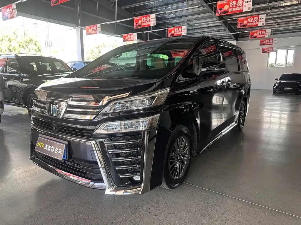 Toyota Vellfire — фото 1