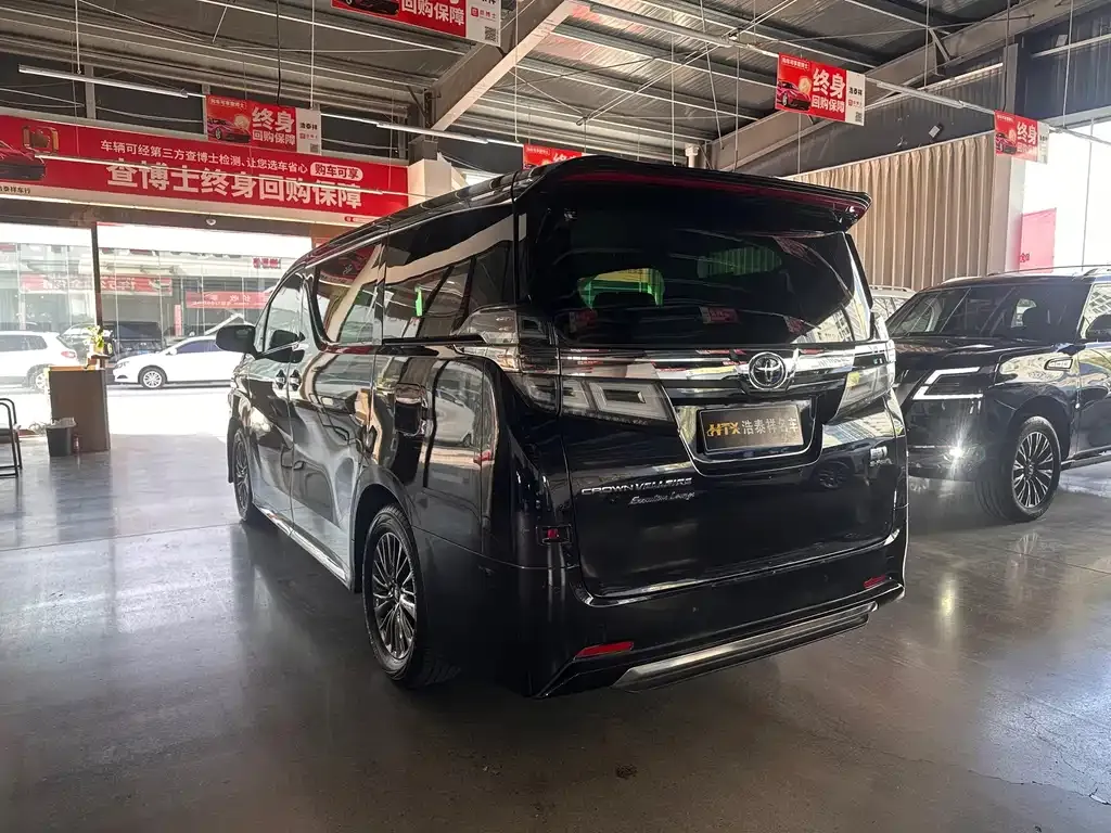 Toyota Vellfire — фото 8