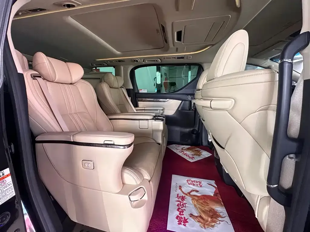 Toyota Vellfire — фото 7