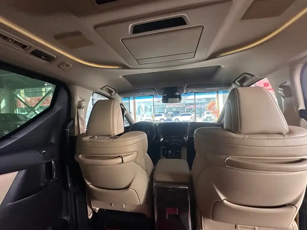 Toyota Vellfire — фото 5