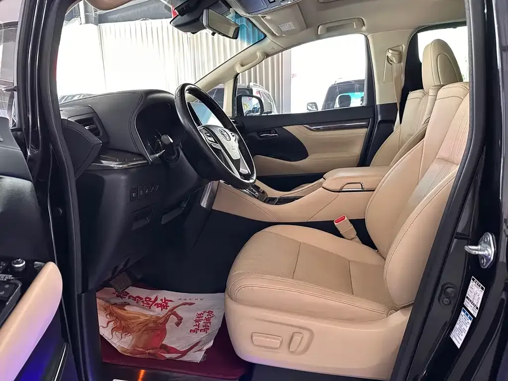Toyota Vellfire — фото 3