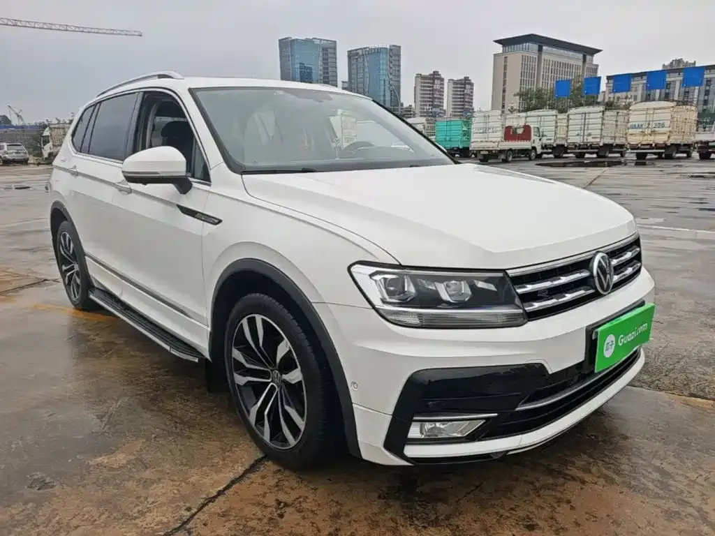 Volkswagen Tiguan L — фото 10
