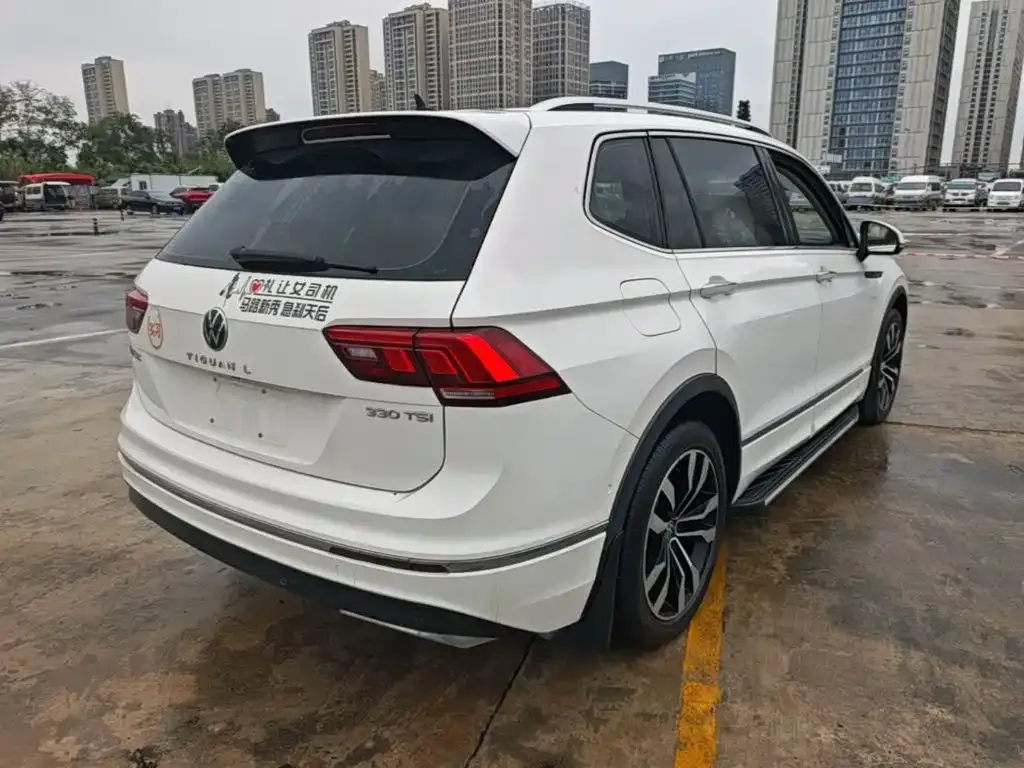 Volkswagen Tiguan L — фото 9