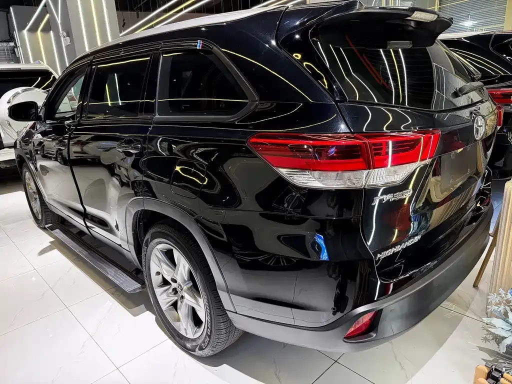 Toyota Highlander — фото 5