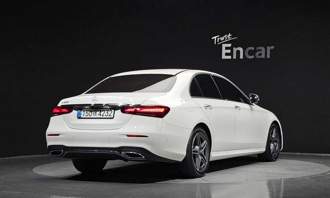 Mercedes-Benz E-Class — фото 5