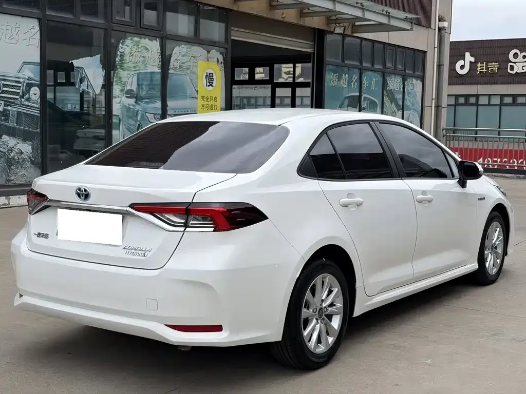 Toyota Corolla — фото 9