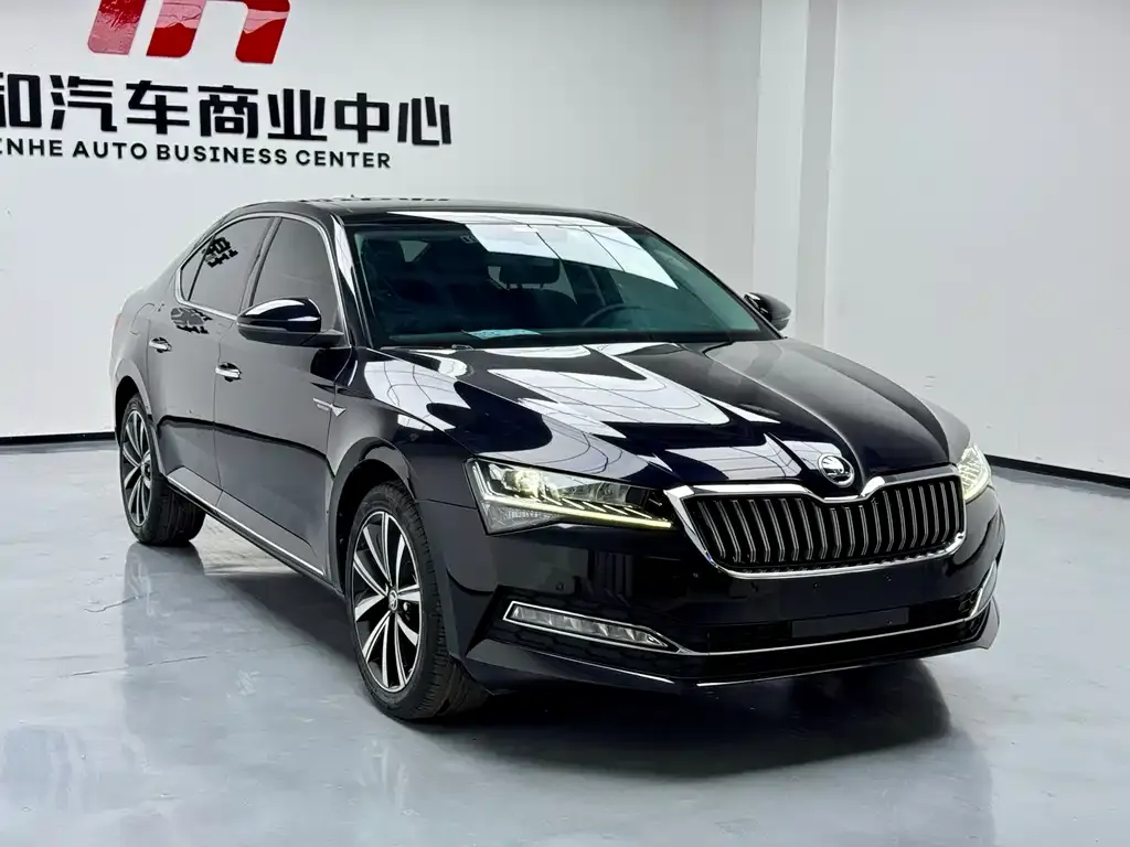 Skoda Superb — фото 2