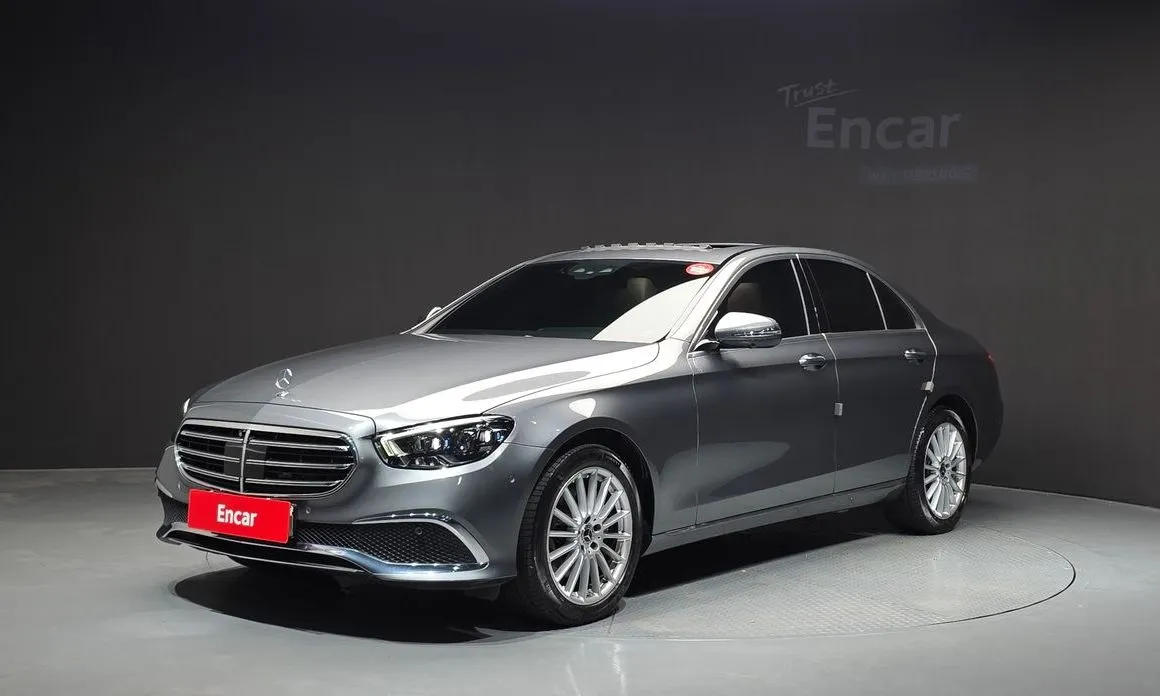 Mercedes-Benz E-Class — фото 1