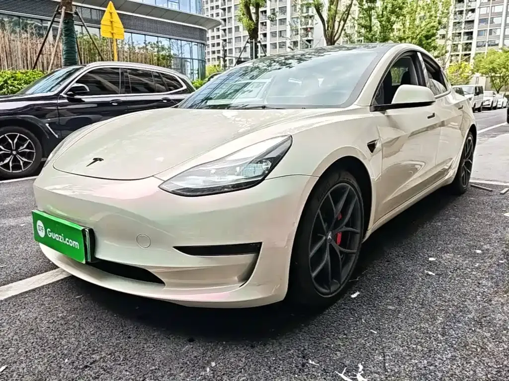 Tesla Model 3 — фото 1