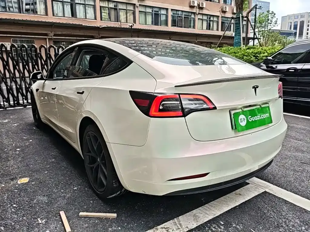 Tesla Model 3 — фото 6