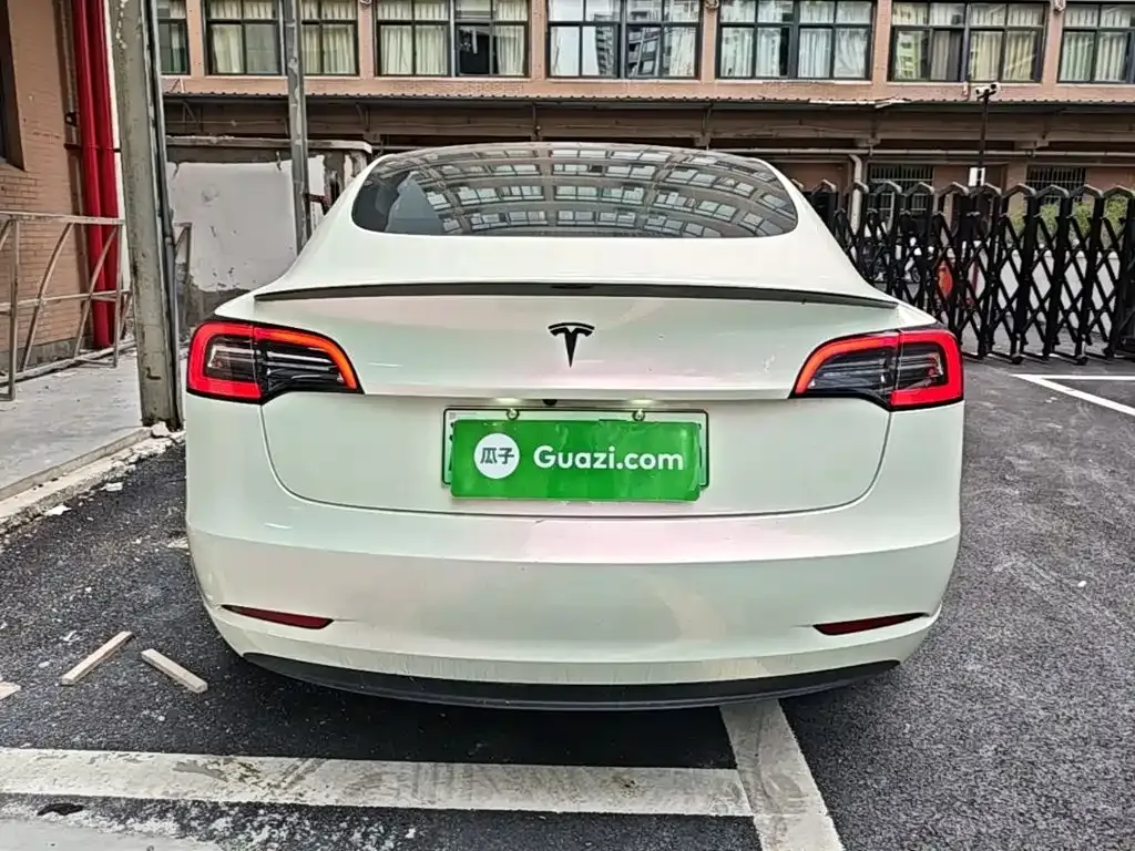 Tesla Model 3 — фото 10