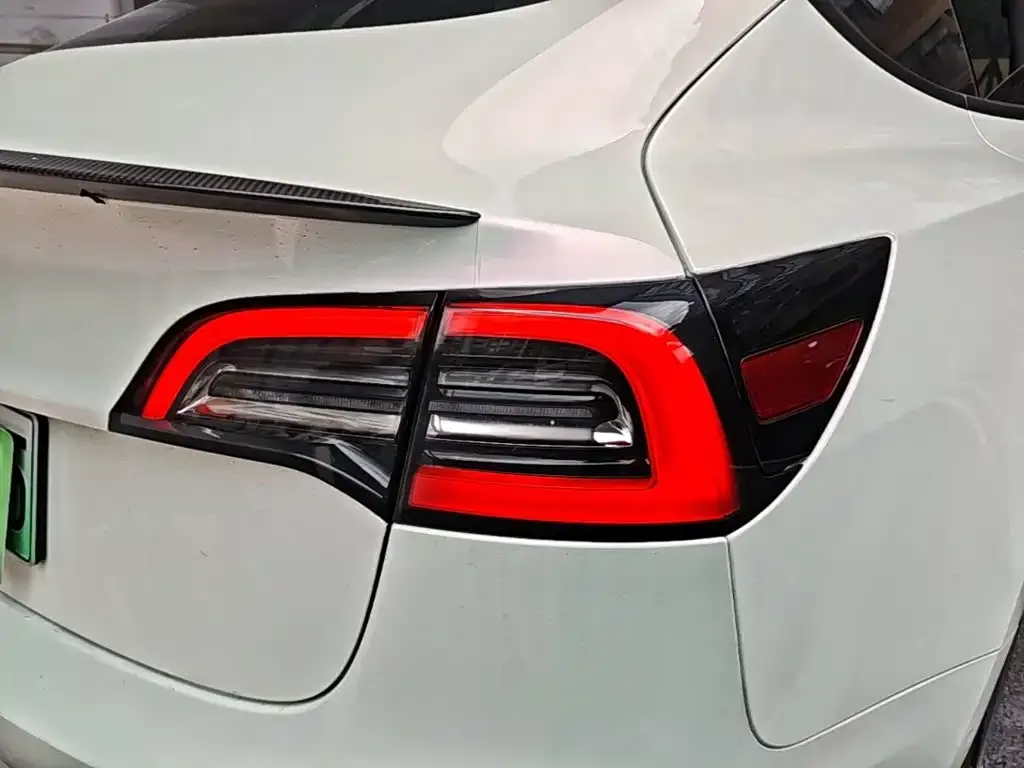 Tesla Model 3 — фото 3