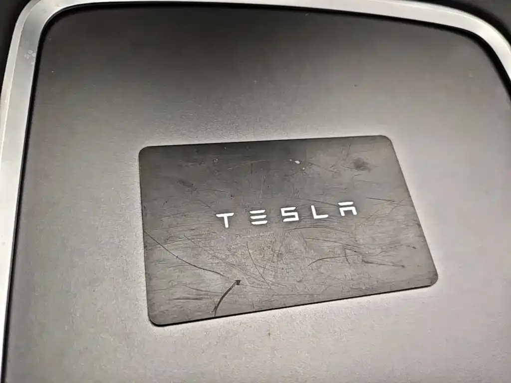 Tesla Model 3 — фото 2