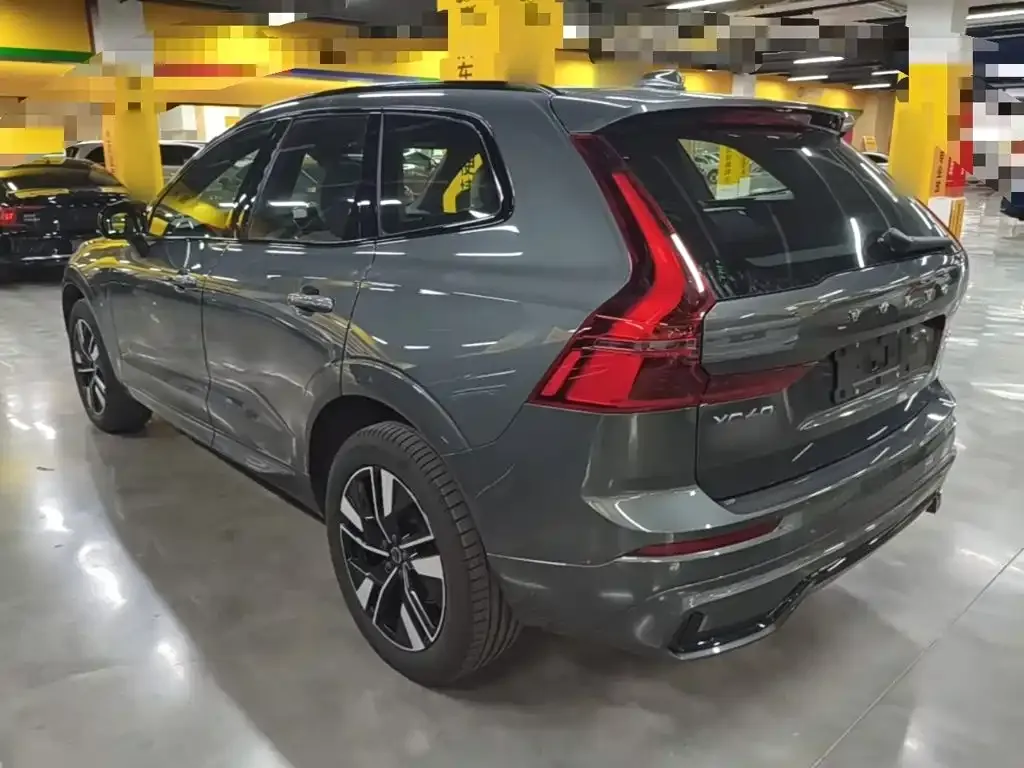 Volvo XC60 — фото 8