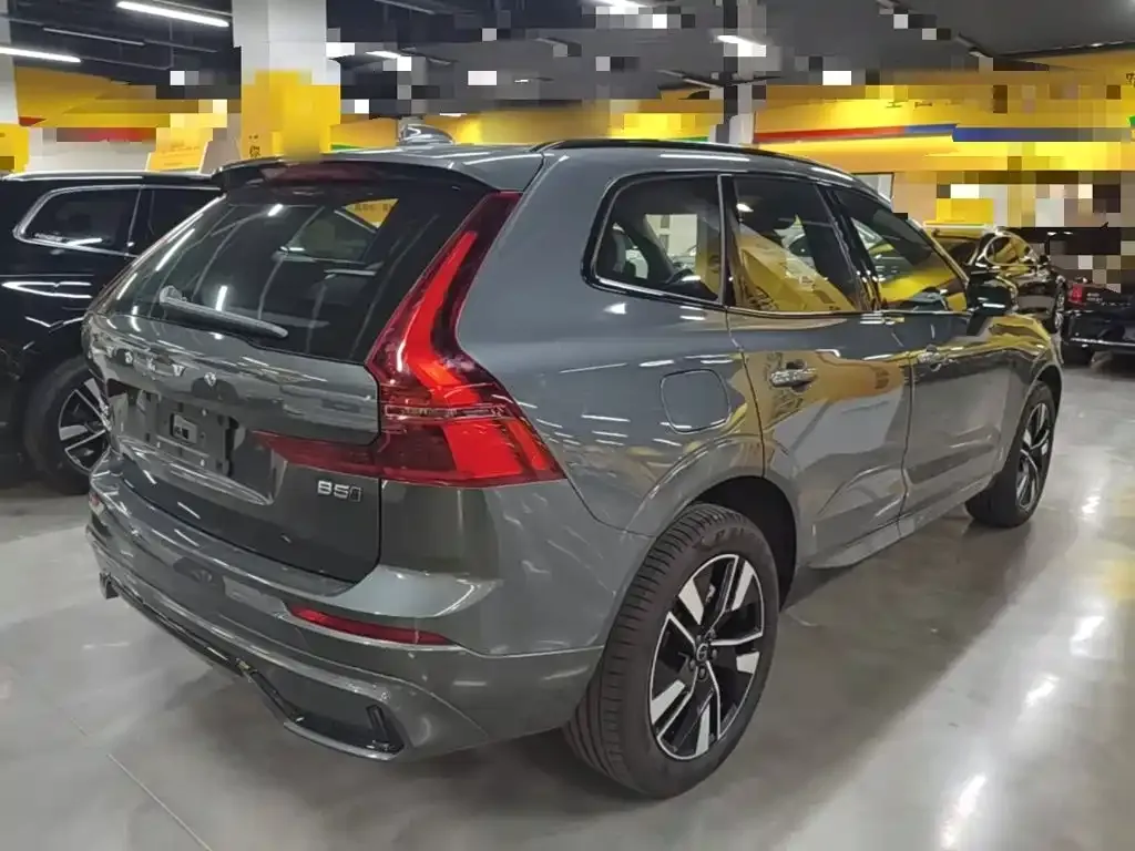 Volvo XC60 — фото 10