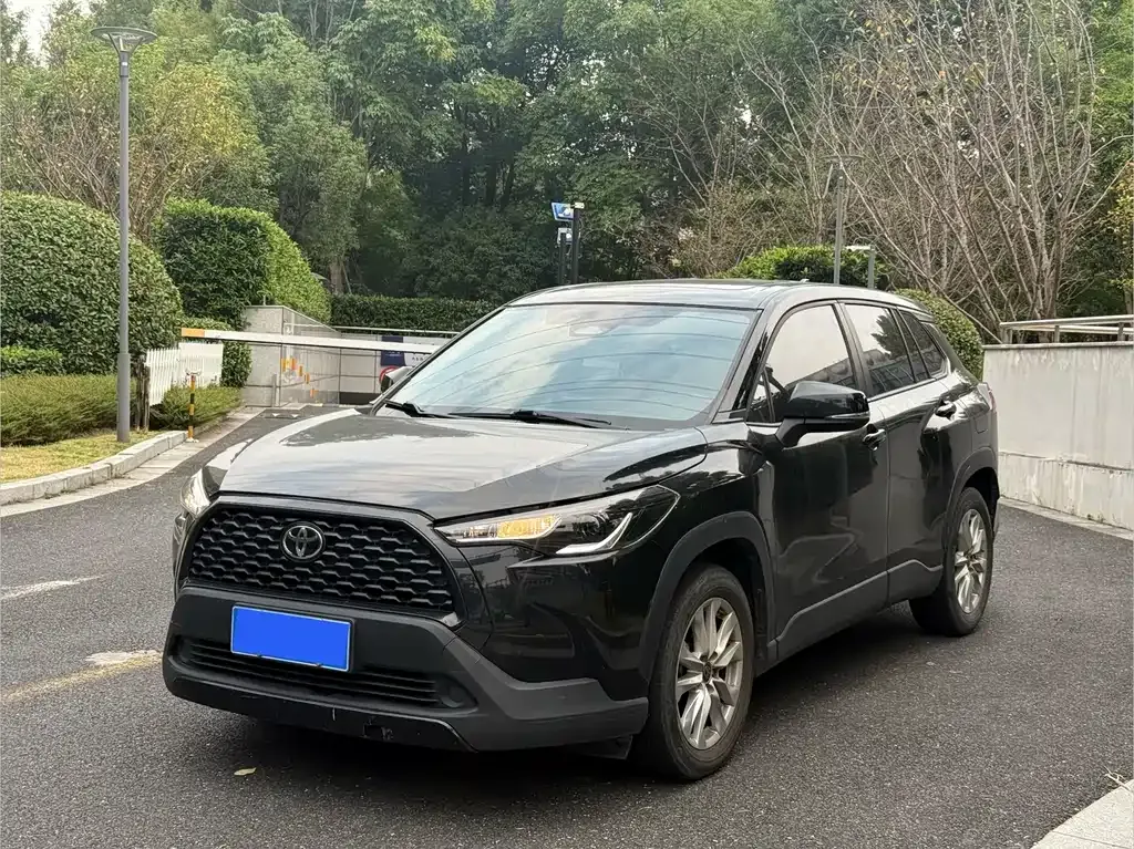 Toyota Corolla Cross — фото 1