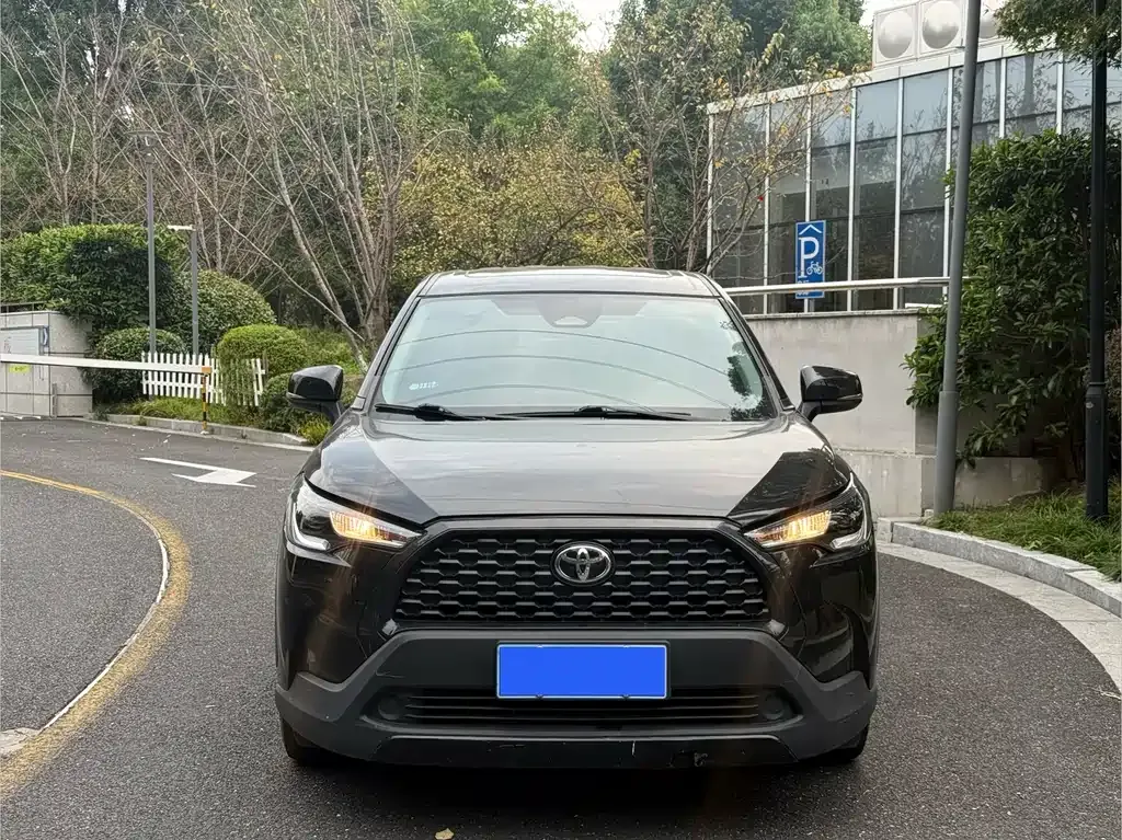 Toyota Corolla Cross — фото 9