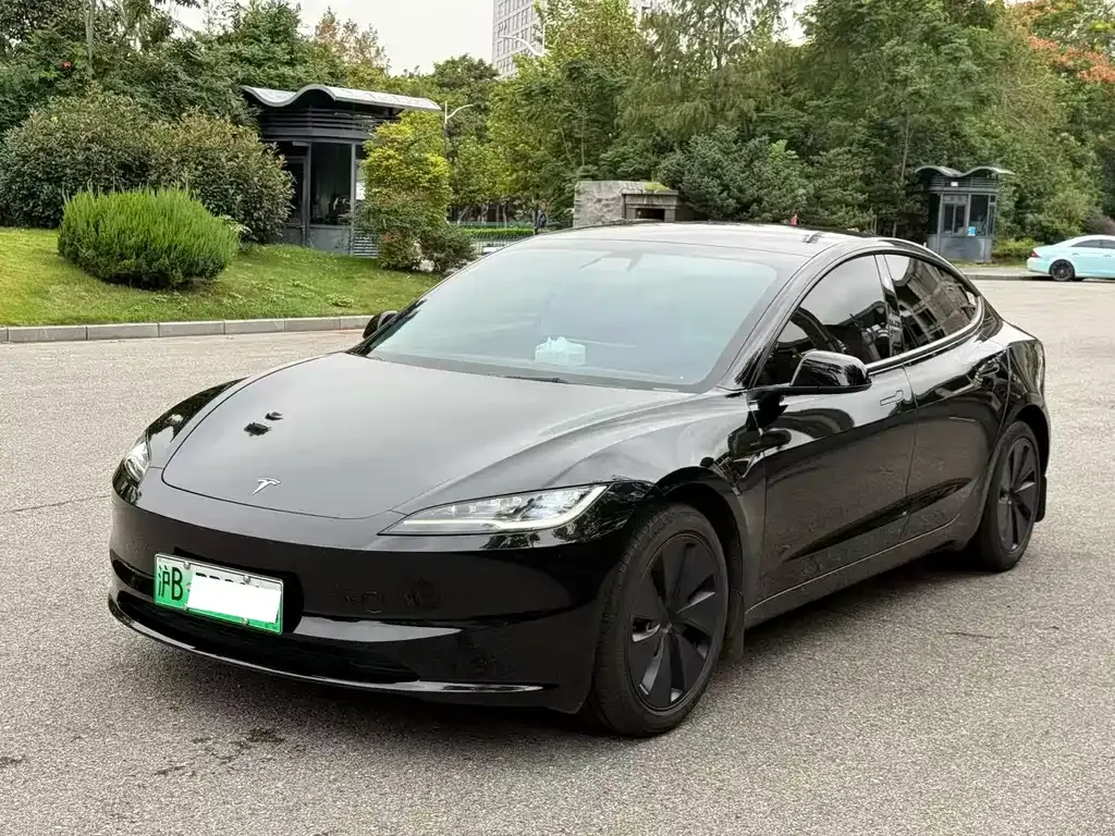 Tesla Model 3 — фото 1