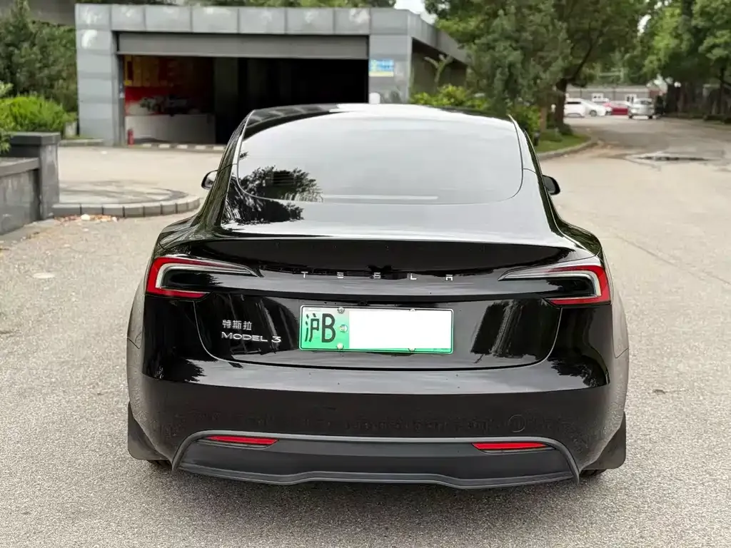 Tesla Model 3 — фото 9