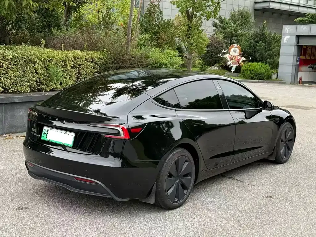 Tesla Model 3 — фото 10