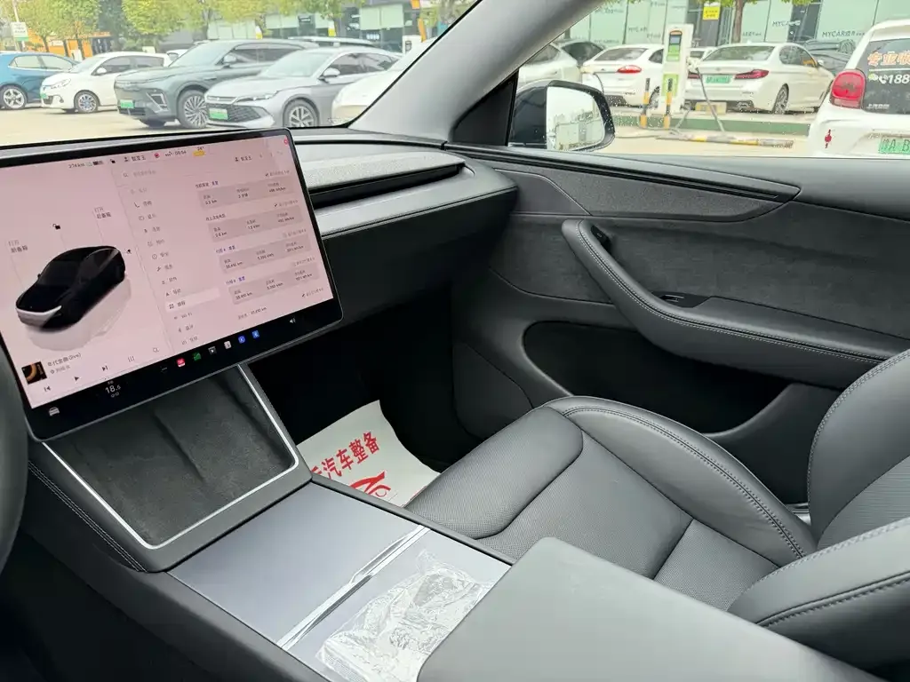 Tesla Model Y — фото 3