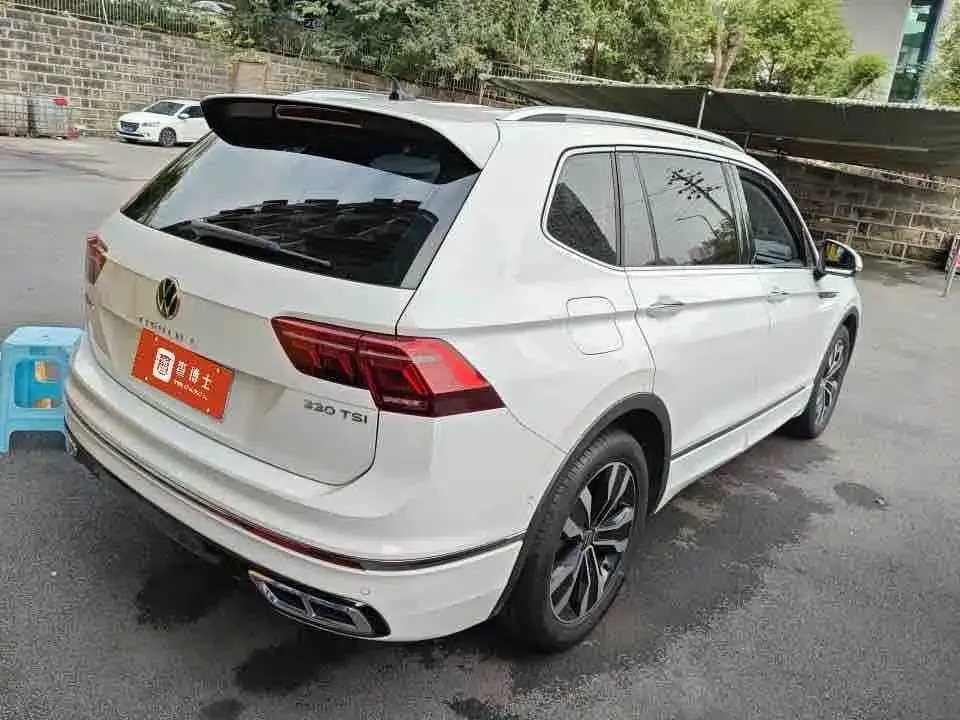 Volkswagen Tiguan L — фото 7