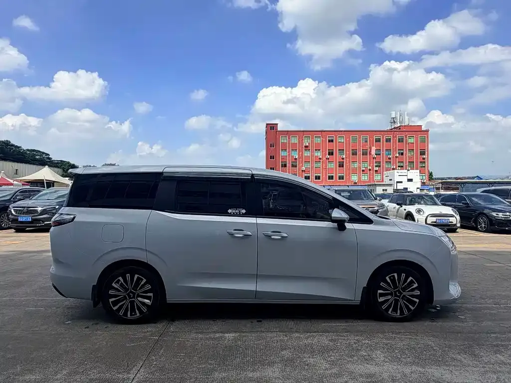 Wuling Xingguang 730 New Energy — фото 10