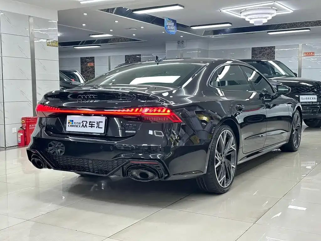Audi A7L — фото 6