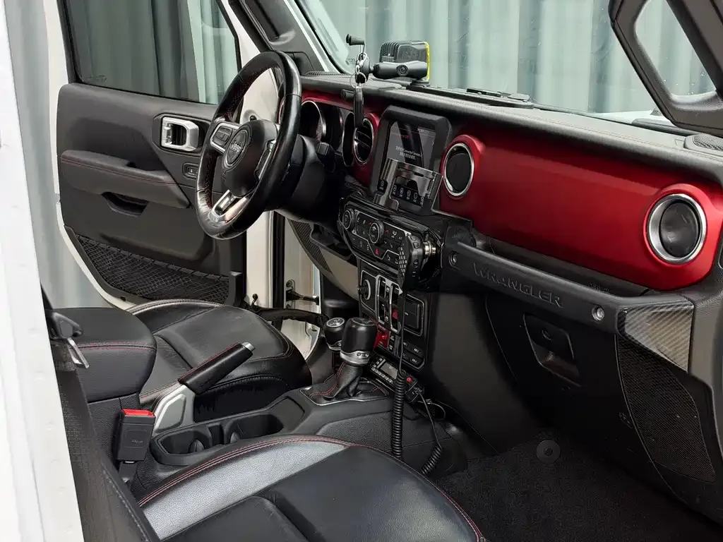 Jeep Wrangler — фото 9