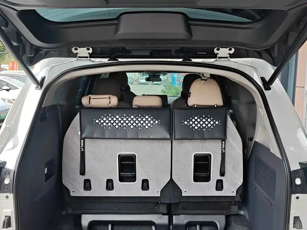 Toyota Sienna — фото 2