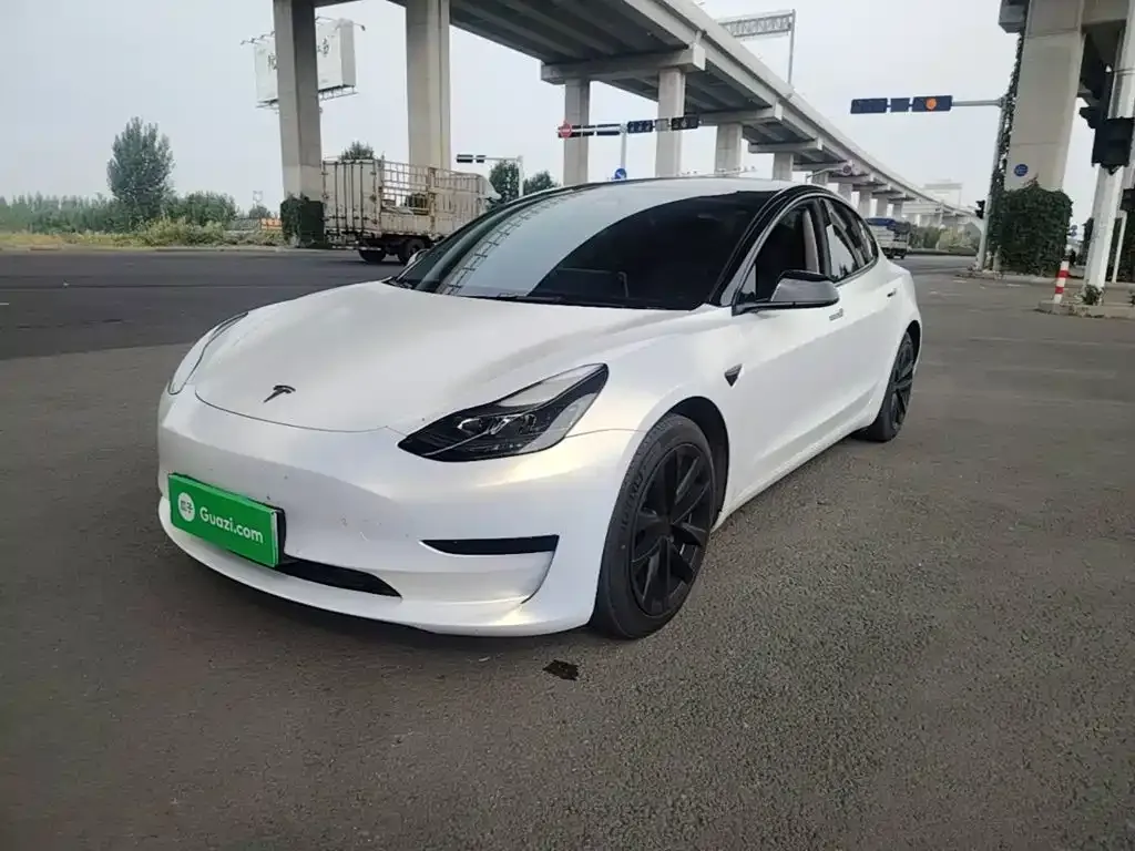 Tesla Model 3 — фото 1