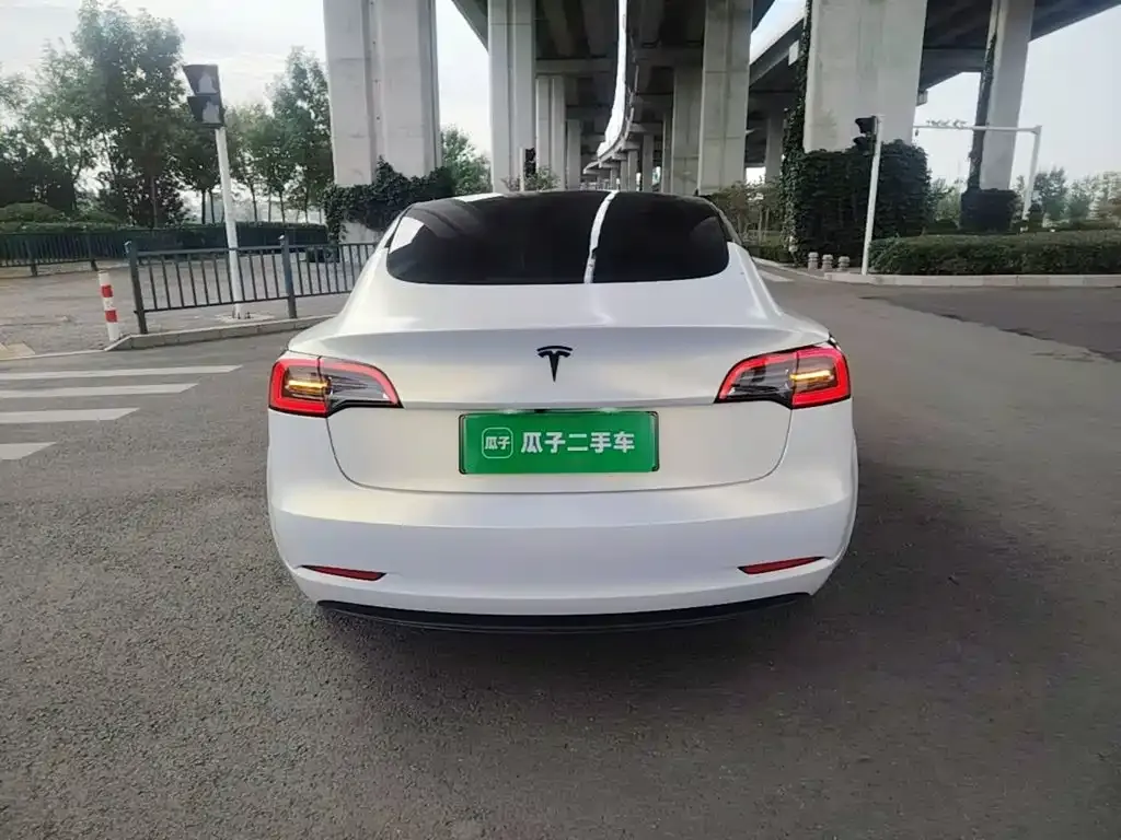 Tesla Model 3 — фото 10