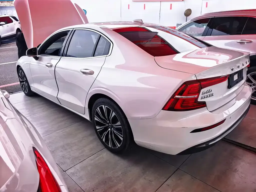 Volvo S60 — фото 4