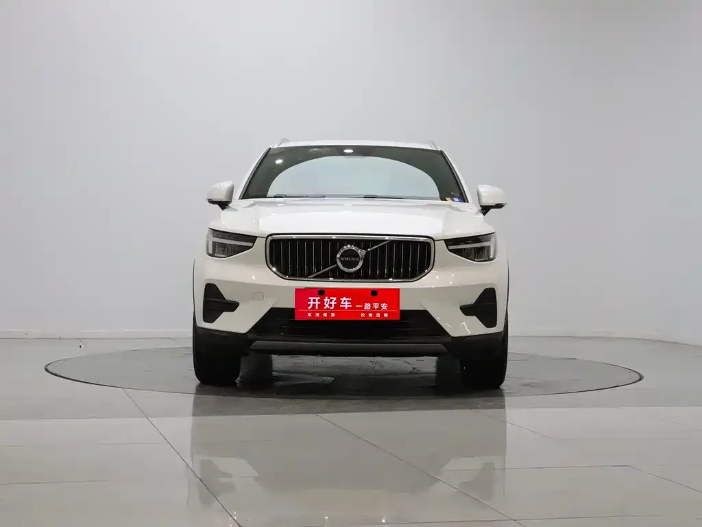 Volvo XC40 — фото 3