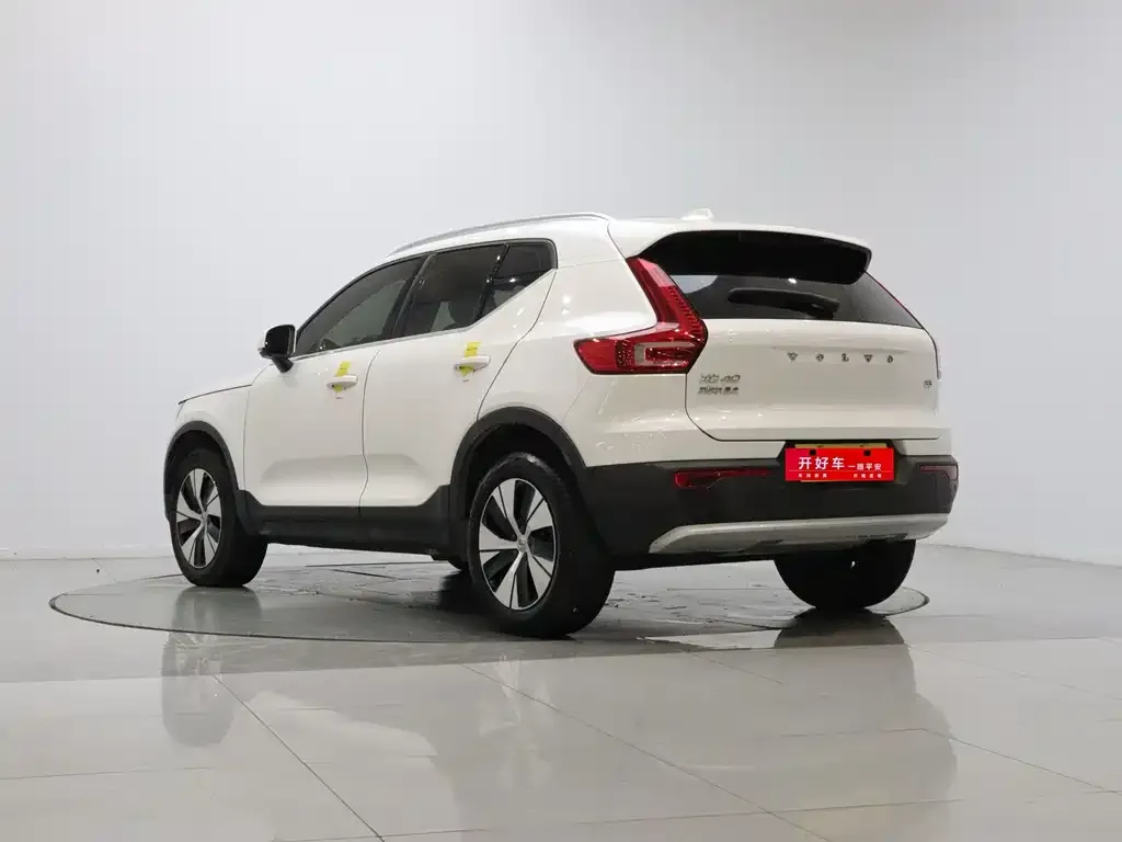 Volvo XC40 — фото 7