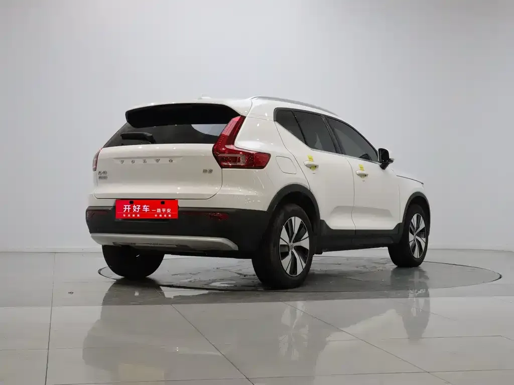 Volvo XC40 — фото 2