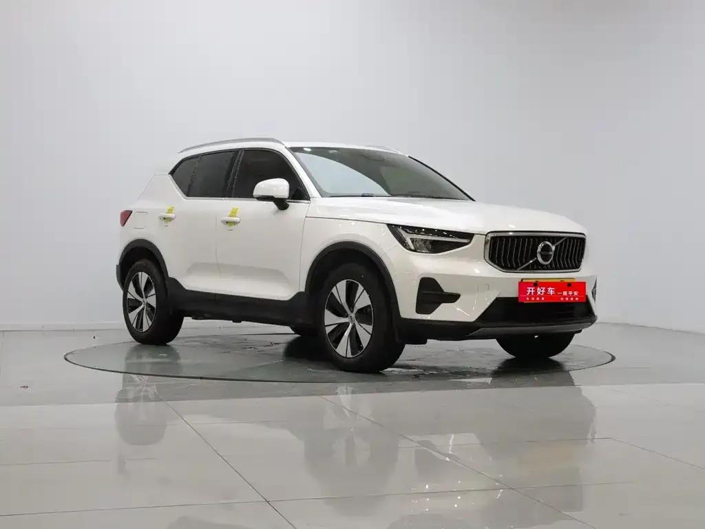 Volvo XC40 — фото 6
