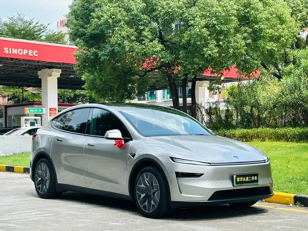 Tesla Model Y L — фото 4