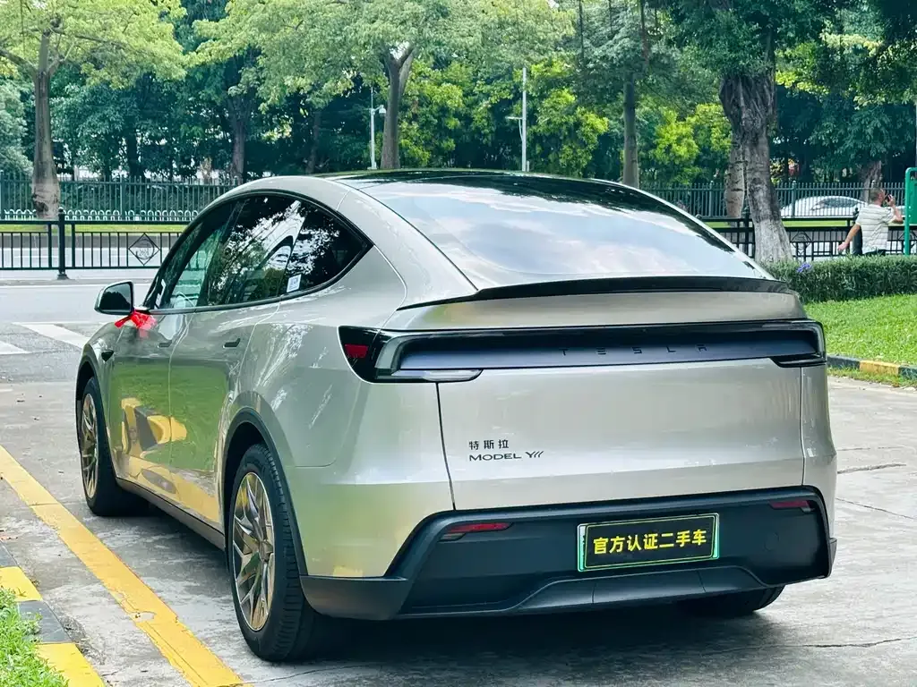 Tesla Model Y L — фото 3