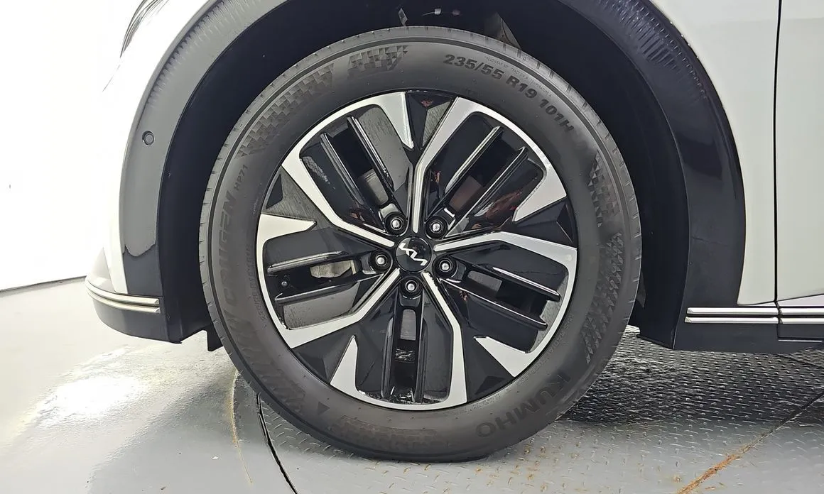 Kia EV6 — фото 8