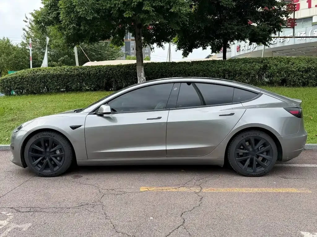 Tesla Model 3 — фото 9
