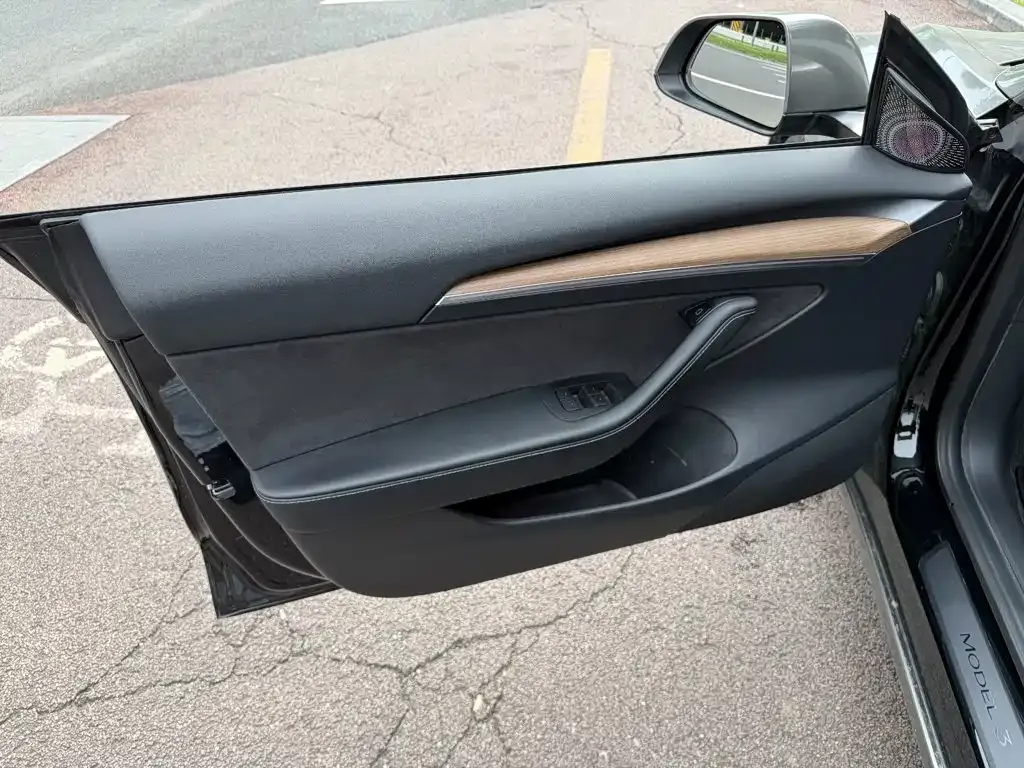 Tesla Model 3 — фото 2