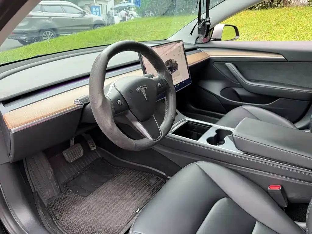 Tesla Model 3 — фото 3